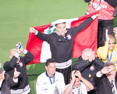 Paolo Guerrero disfruta Feria del Señor de los Milagros tras lesión
